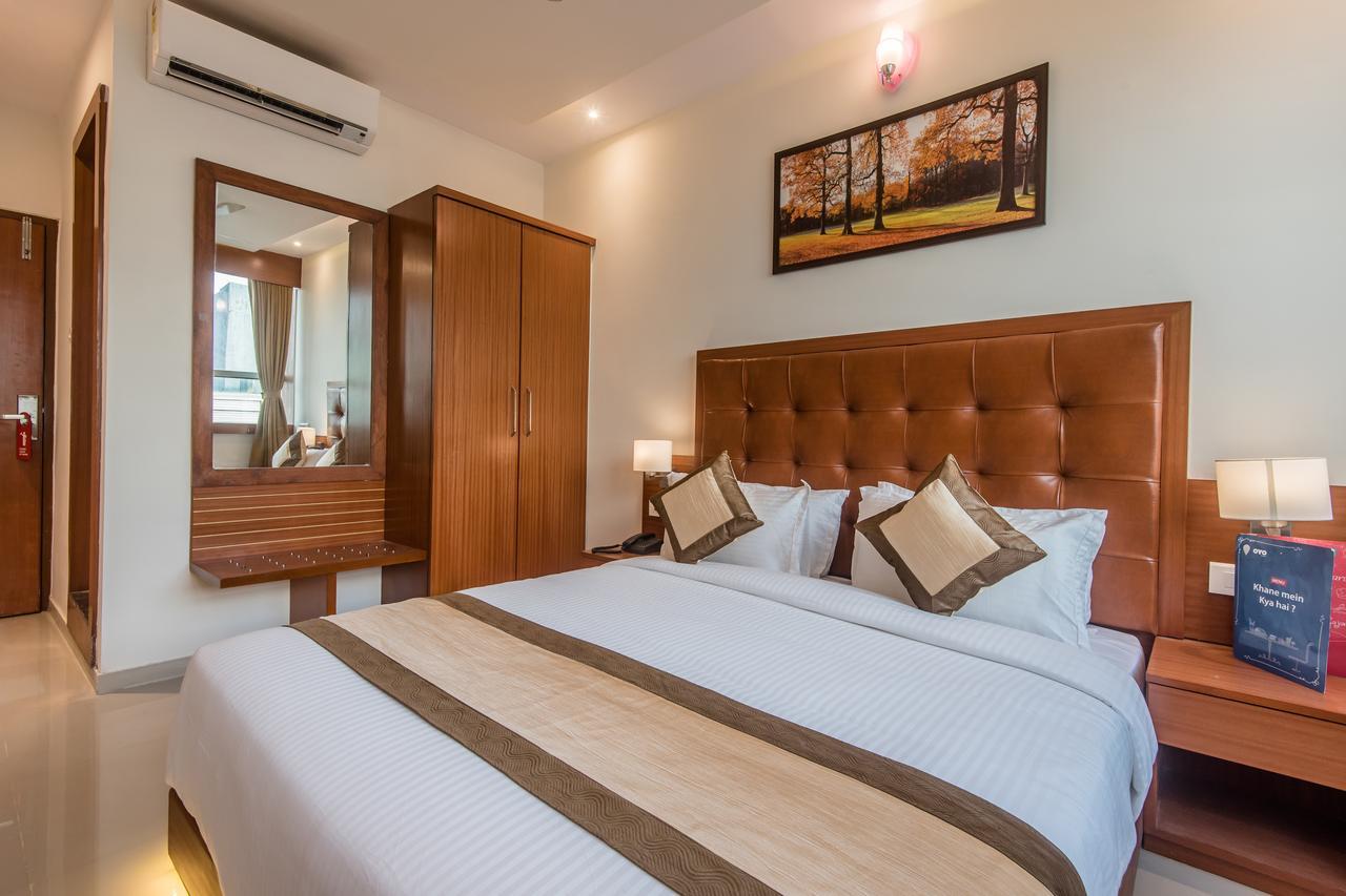 Oyo 9328 Empire Suite นาวีมุมไบ ภายนอก รูปภาพ