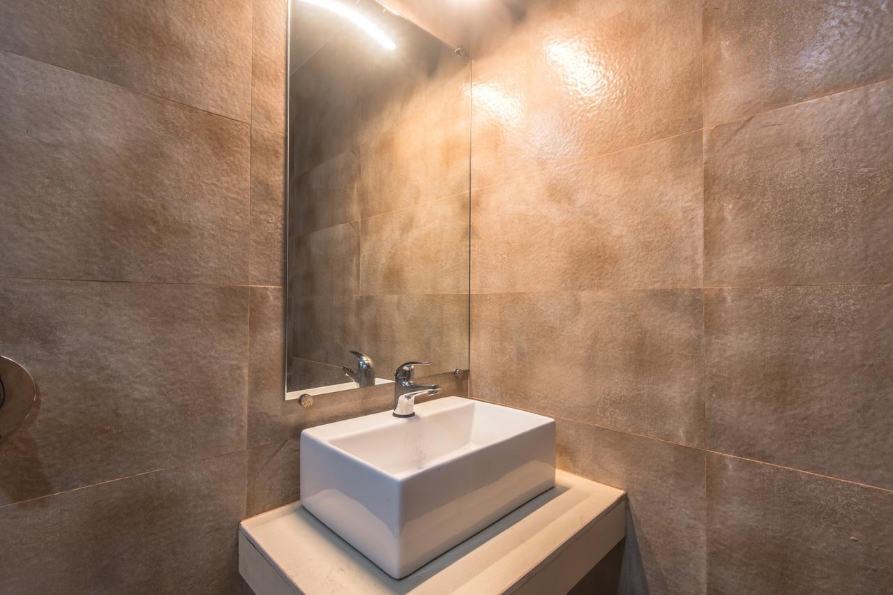 Oyo 9328 Empire Suite นาวีมุมไบ ภายนอก รูปภาพ
