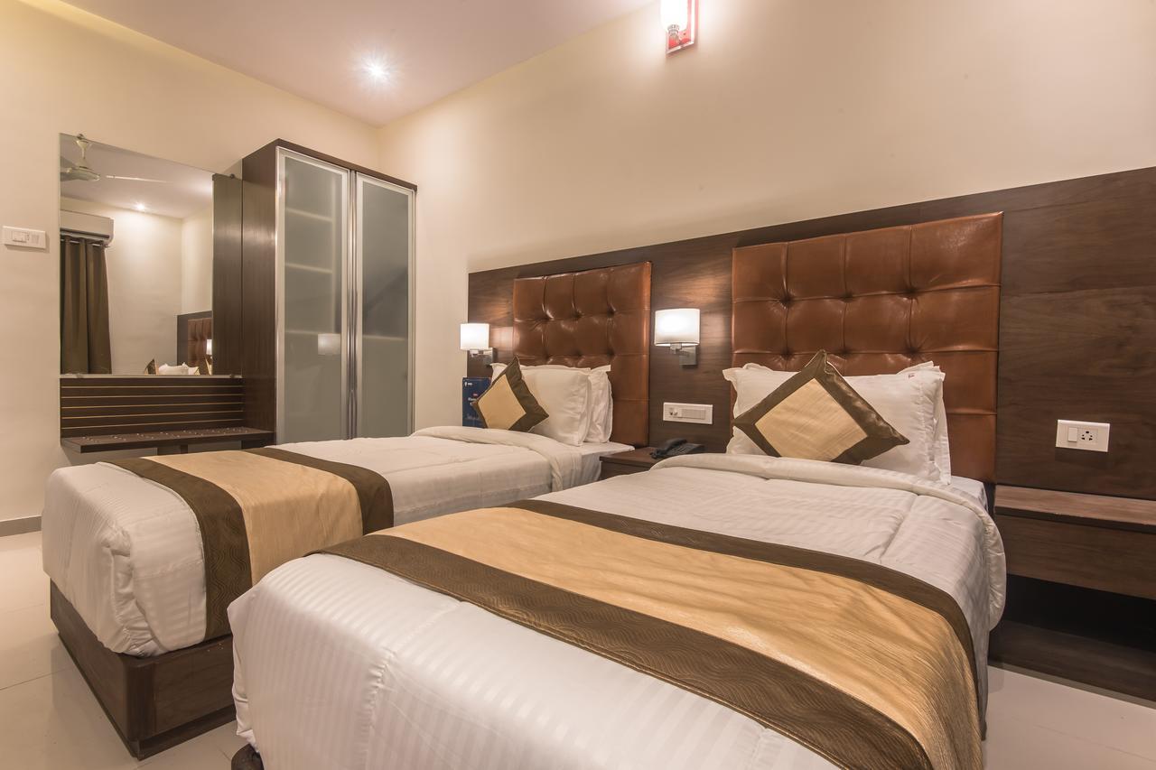 Oyo 9328 Empire Suite นาวีมุมไบ ภายนอก รูปภาพ